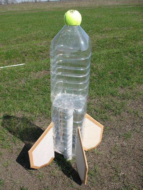 Обыкновенные водяные ракеты из пластиковых бутылок